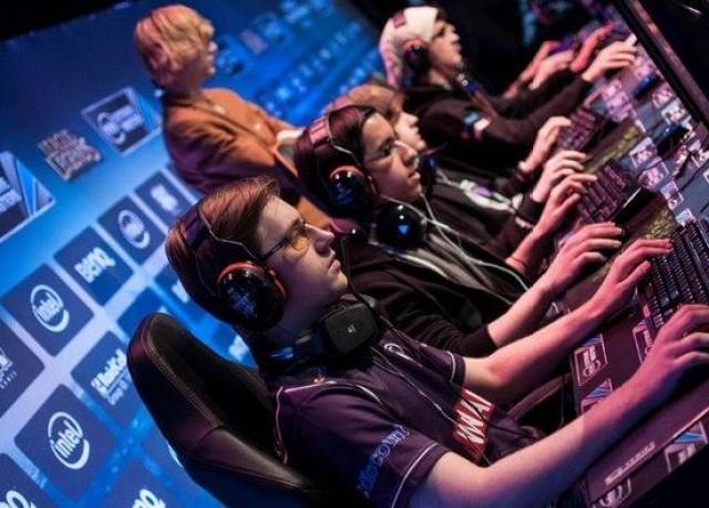 超赛季中 超赛季中