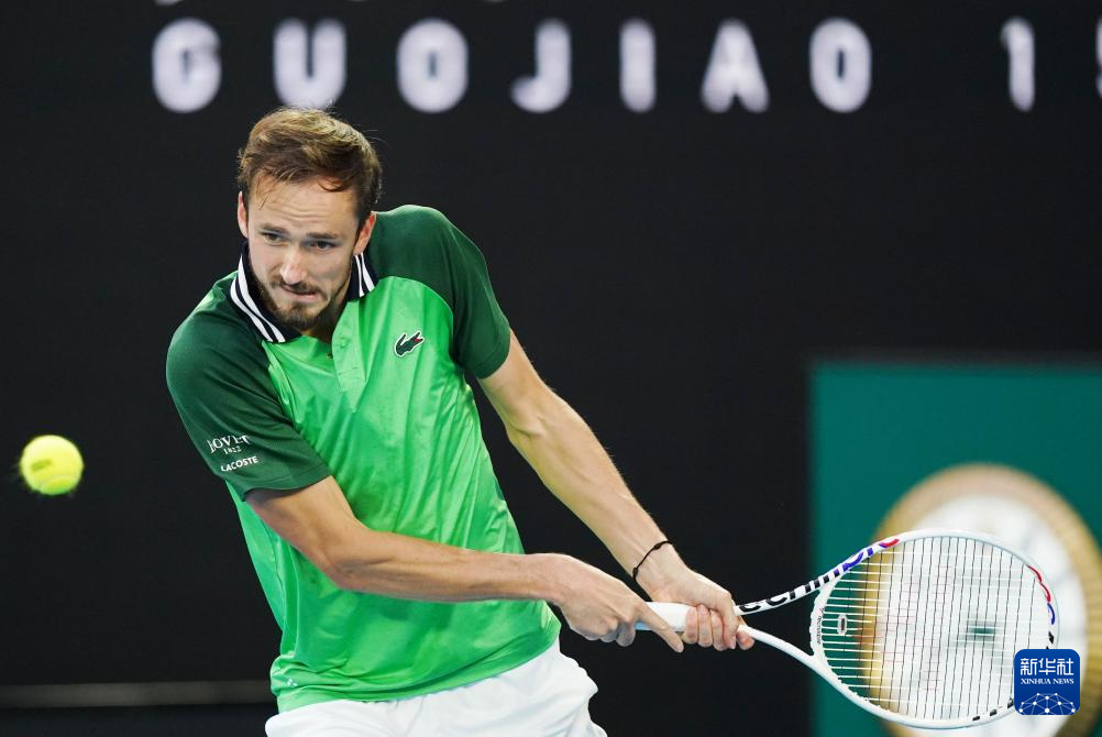 更凭借其出 更凭借其出