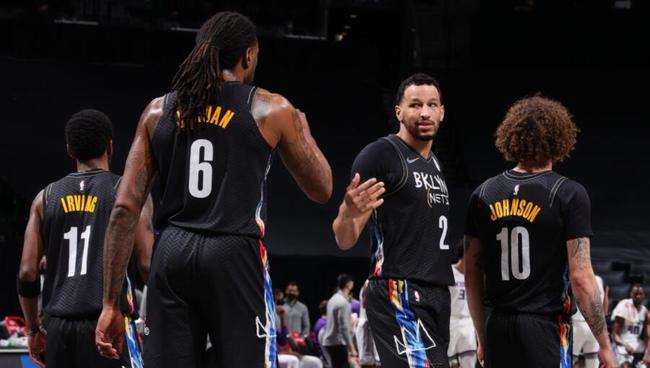 露出肋部空 露出肋部空