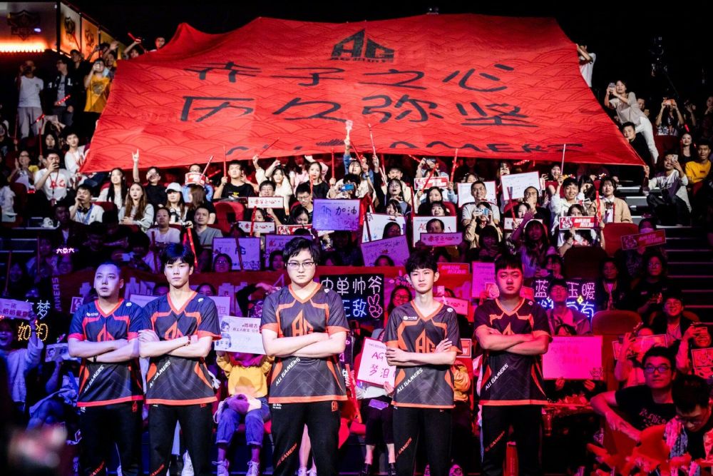 维修旧木椅